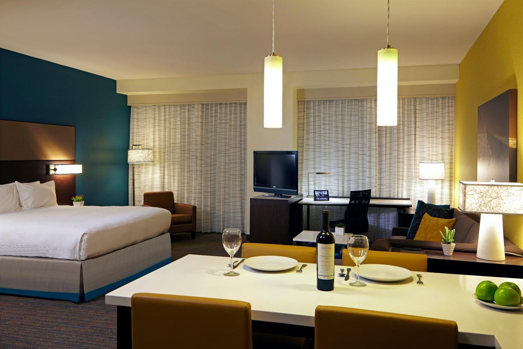 By Marriott Angeles Lax/century Boulevard Hotel 3*